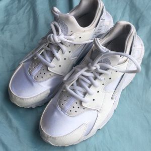 NIKE AIR HUARACHES (WOMENS)